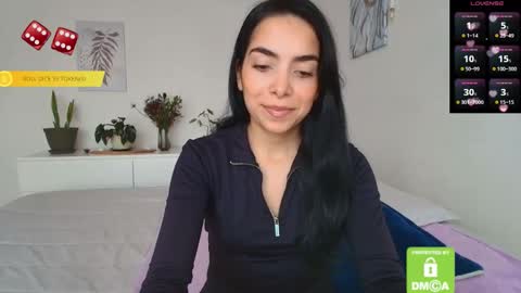 Snapshot of sweetmysterious18 chatting on 12/14/25, 12:43 Sweet Mysterious online show from 12/14/25, 12:43