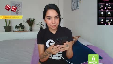 Snapshot of sweetmysterious18 chatting on 12/15/25, 12:53 Sweet Mysterious online show from 12/15/25, 12:53