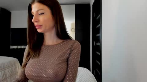 Snapshot of sweetndcrazy chatting on 09/30/25, 06:07 Nicole online show from 09/30/25, 06:07