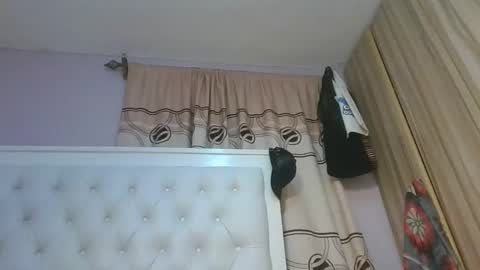 Snapshot of sweetnovah chatting on 05/13/26, 07:55 Novah girlie online show from 05/13/26, 07:55