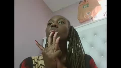 Snapshot of sweetnovah chatting on 05/15/26, 02:35 Novah girlie online show from 05/15/26, 02:35