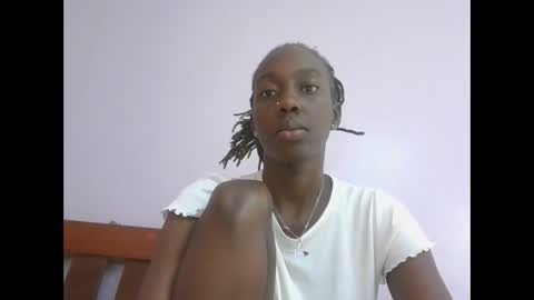 Snapshot of sweetnovah chatting on 05/16/26, 12:37 Novah girlie online show from 05/16/26, 12:37