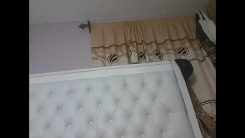 Snapshot of sweetnovah chatting on 05/19/26, 04:46 Novah girlie online show from 05/19/26, 04:46