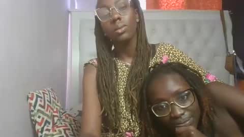 Snapshot of sweetnovah chatting on 05/25/26, 02:34 Novah girlie online show from 05/25/26, 02:34