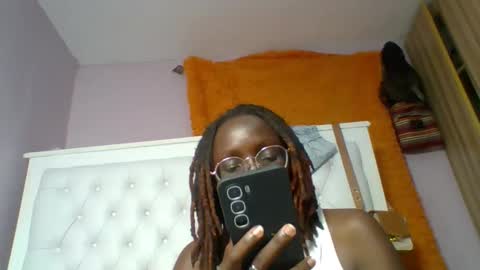 Snapshot of sweetnovah chatting on 06/04/26, 05:30 Novah girlie online show from 06/04/26, 05:30