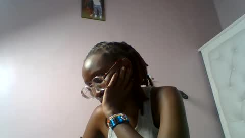 Snapshot of sweetnovah chatting on 06/07/26, 05:16 Novah girlie online show from 06/07/26, 05:16