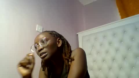 Snapshot of sweetnovah chatting on 06/08/26, 01:44 Novah girlie online show from 06/08/26, 01:44
