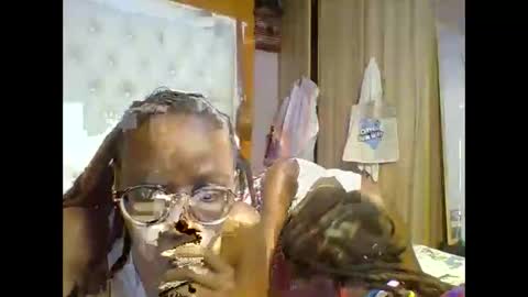 Snapshot of sweetnovah chatting on 06/09/26, 05:57 Novah girlie online show from 06/09/26, 05:57