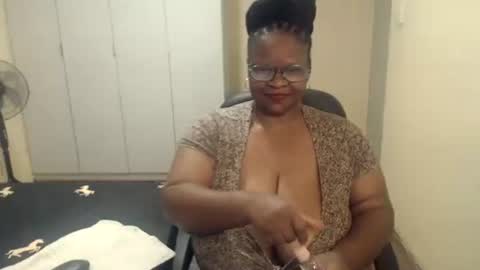 sweetnoziexxx online show from 02/24/25, 09:00