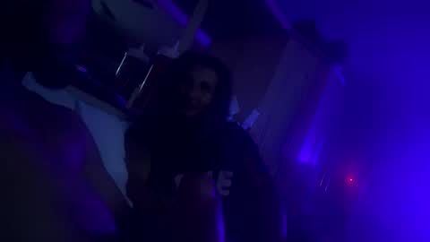 Snapshot of sweetnsexy95 chatting on 01/22/25, 02:03 WeAim2PZzz online show from 01/22/25, 02:03