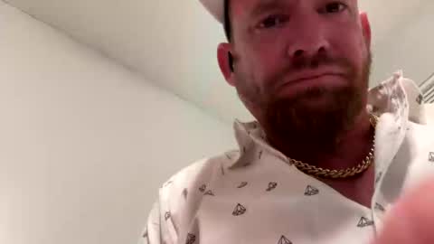 Snapshot of sweetnsexy95 chatting on 10/14/25, 04:35 WeAim2PZzz online show from 10/14/25, 04:35