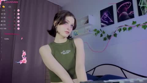 Snapshot of sweetparadox chatting on 10/11/25, 08:51 Anya online show from 10/11/25, 08:51