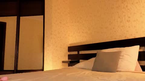 Snapshot of sweetparadox chatting on 12/02/25, 01:22 Anya online show from 12/02/25, 01:22