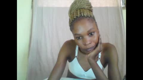 ESTHER online show from 02/08/25, 06:43