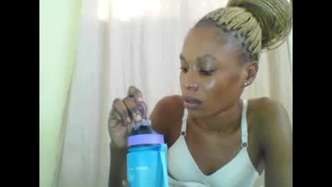 ESTHER online show from 02/08/25, 01:11