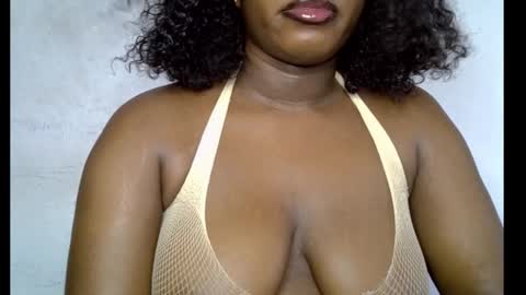Snapshot of sweetpetitgirl chatting on 03/05/26, 07:59 LILY BRANDY online show from 03/05/26, 07:59