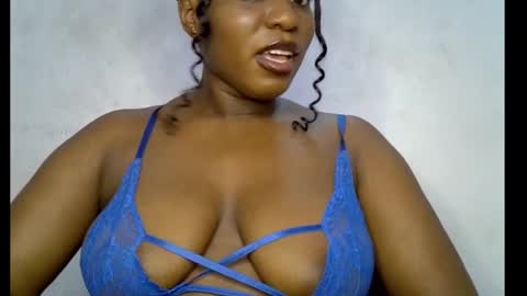 Snapshot of sweetpetitgirl chatting on 03/05/26, 08:05 LILY BRANDY online show from 03/05/26, 08:05