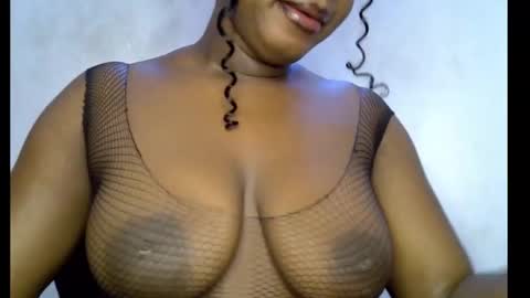 Snapshot of sweetpetitgirl chatting on 03/08/26, 07:12 LILY BRANDY online show from 03/08/26, 07:12