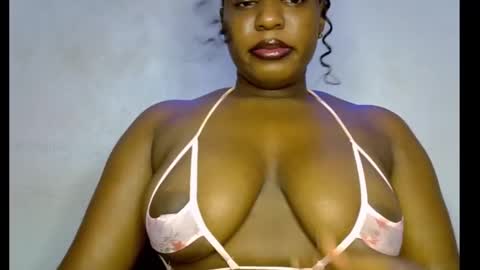 Snapshot of sweetpetitgirl chatting on 03/10/26, 07:13 LILY BRANDY online show from 03/10/26, 07:13
