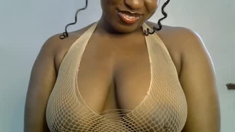 Snapshot of sweetpetitgirl chatting on 04/25/26, 07:22 LILY BRANDY online show from 04/25/26, 07:22