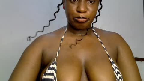 Snapshot of sweetpetitgirl chatting on 04/27/26, 07:34 LILY BRANDY online show from 04/27/26, 07:34