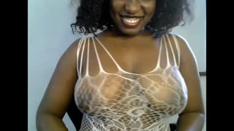 Snapshot of sweetpetitgirl chatting on 05/10/26, 07:46 LILY BRANDY online show from 05/10/26, 07:46