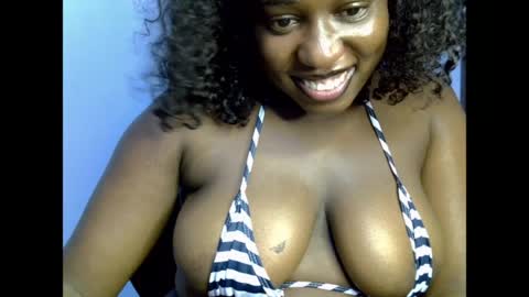 Snapshot of sweetpetitgirl chatting on 05/10/26, 07:52 LILY BRANDY online show from 05/10/26, 07:52