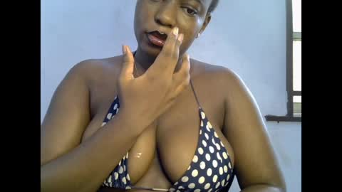 Snapshot of sweetpetitgirl chatting on 05/16/26, 07:38 LILY BRANDY online show from 05/16/26, 07:38