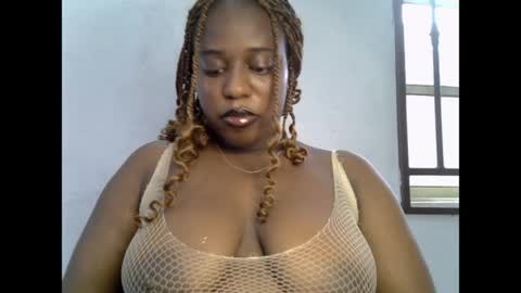 Snapshot of sweetpetitgirl chatting on 05/18/26, 04:13 LILY BRANDY online show from 05/18/26, 04:13