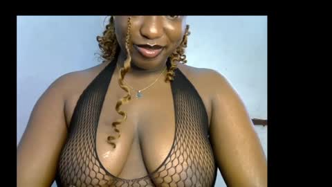 Snapshot of sweetpetitgirl chatting on 05/19/26, 07:15 LILY BRANDY online show from 05/19/26, 07:15