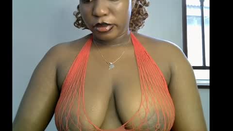 Snapshot of sweetpetitgirl chatting on 06/03/26, 08:06 LILY BRANDY online show from 06/03/26, 08:06