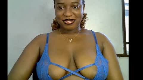 Snapshot of sweetpetitgirl chatting on 06/04/26, 07:25 LILY BRANDY online show from 06/04/26, 07:25