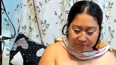 Snapshot of sweetpilipina88 chatting on 11/06/25, 12:22 MIA online show from 11/06/25, 12:22