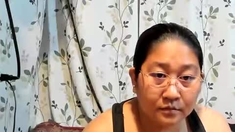 Snapshot of sweetpilipina88 chatting on 11/17/25, 10:43 MIA online show from 11/17/25, 10:43