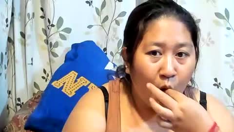 Snapshot of sweetpilipina88 chatting on 11/24/25, 06:02 MIA online show from 11/24/25, 06:02