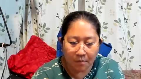 Snapshot of sweetpilipina88 chatting on 11/26/25, 12:06 MIA online show from 11/26/25, 12:06