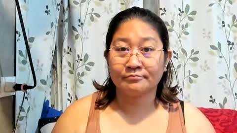 Snapshot of sweetpilipina88 chatting on 12/01/25, 11:37 MIA online show from 12/01/25, 11:37