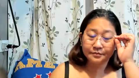 Snapshot of sweetpilipina88 chatting on 12/04/25, 11:52 MIA online show from 12/04/25, 11:52