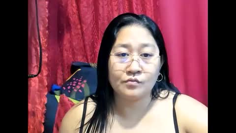 Snapshot of sweetpilipina88 chatting on 05/24/26, 12:04 MIA online show from 05/24/26, 12:04