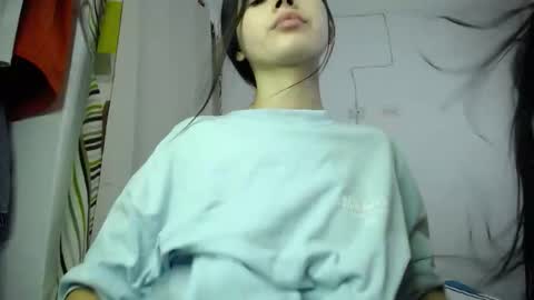 Snapshot of sweetpink1_ chatting on 09/18/25, 02:57 Caro  Lily online show from 09/18/25, 02:57