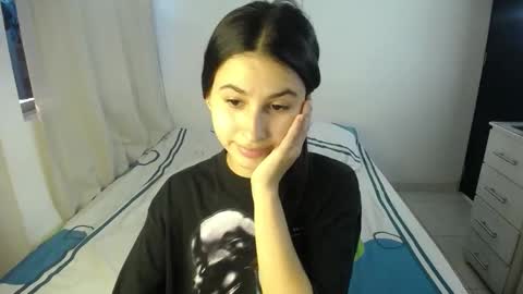 Snapshot of sweetpink1_ chatting on 10/05/25, 08:18 Caro  Lily online show from 10/05/25, 08:18