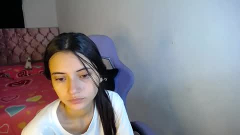 Snapshot of sweetpink1_ chatting on 10/25/25, 05:30 Caro  Lily online show from 10/25/25, 05:30