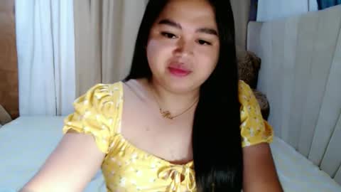 Snapshot of sweetprincess_athena chatting on 03/27/26, 09:03 Princess Ella online show from 03/27/26, 09:03