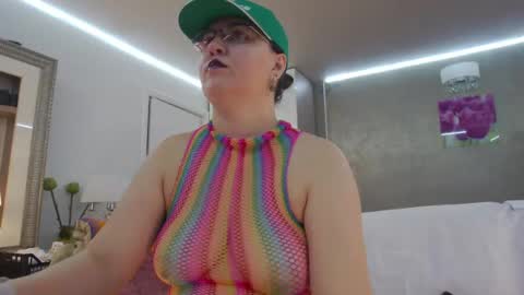 SweetRaisa online show from 05/02/26, 09:42