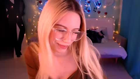 Snapshot of sweetrichal chatting on 02/17/25, 01:15 sweetrichal online show from 02/17/25, 01:15