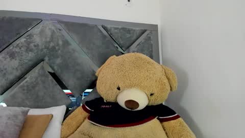 sweetsalome_01 online show from 10/19/25, 02:50