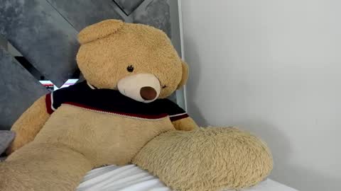 sweetsalome_01 online show from 10/25/25, 12:02