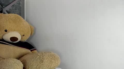 Snapshot of sweetsalome_01 chatting on 10/31/25, 11:44 sweetsalome_01 online show from 10/31/25, 11:44