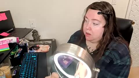 ruby and scarlet online show from 11/05/25, 10:04