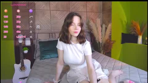 Snapshot of sweetshy_ chatting on 09/16/25, 01:23 Alice online show from 09/16/25, 01:23